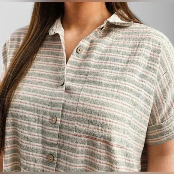 Women’s Buckle Black Striped Shirt. Size: Medium - Picture 3 of 13